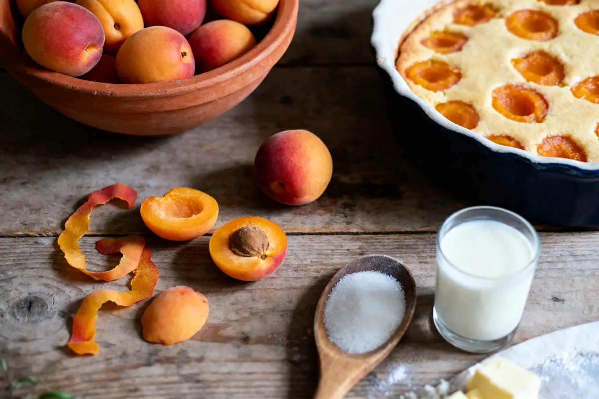 Recette de grand-mère du clafoutis aux abricots moelleux